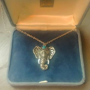 A cute elephant necklace